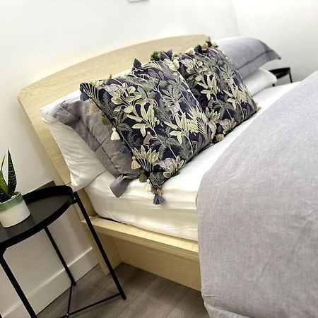 Studio Apartment In Milton Keynes Buitenkant foto