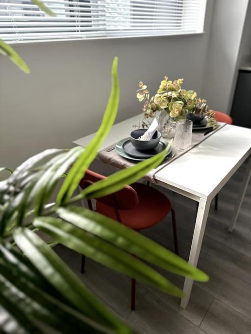 Studio Apartment In Milton Keynes Buitenkant foto