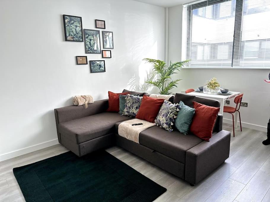 Studio Apartment In Milton Keynes Buitenkant foto